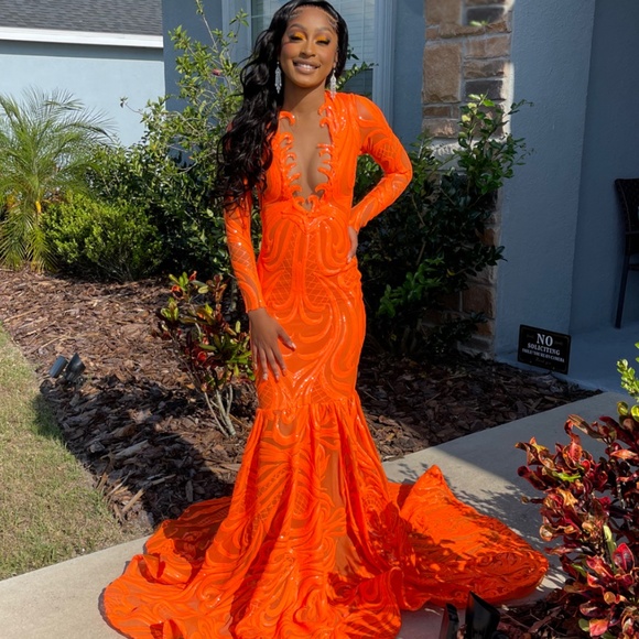 A prom dress - Picture 1 of 6